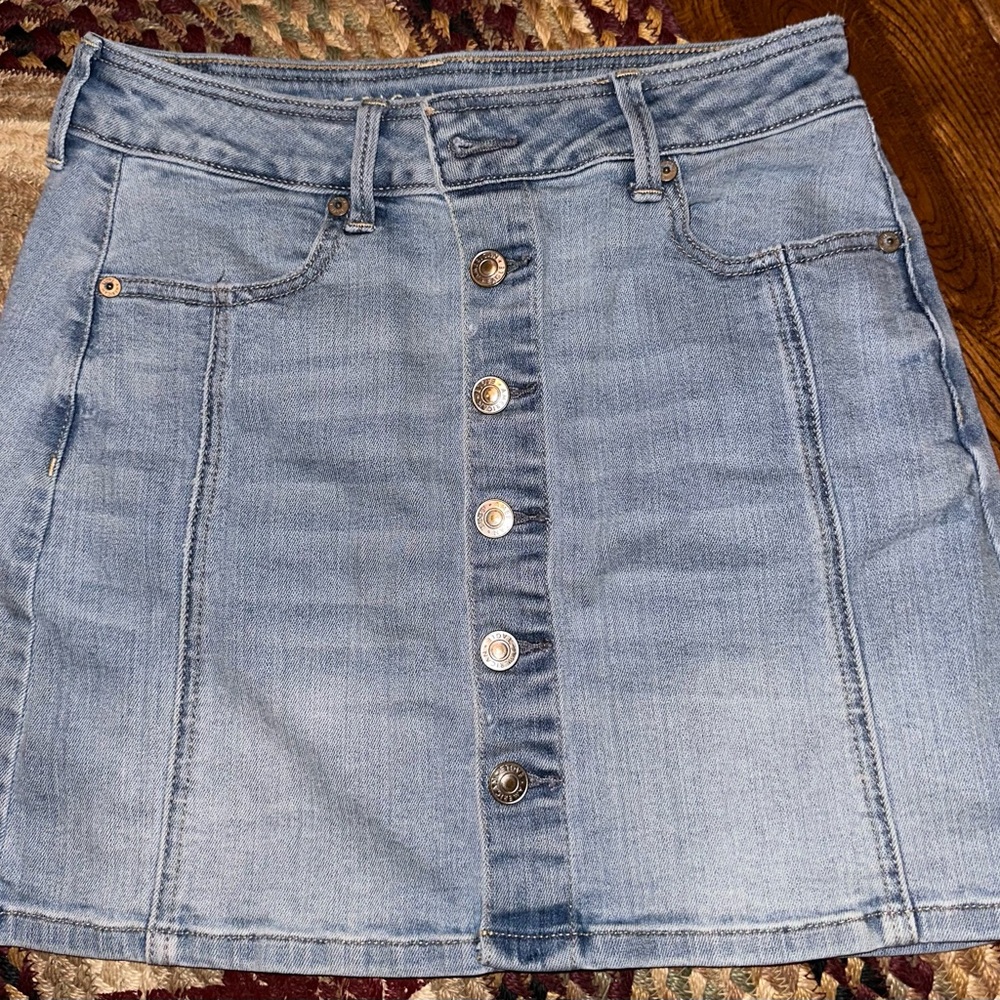 Ladies/Juniors American Eagle Light Wash Buttong Front Skirt Size 4
